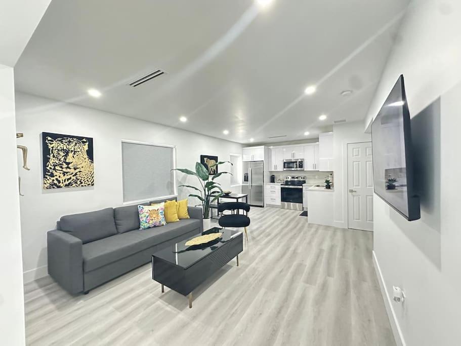 Modern House In The Heart Of Miami Apartment Екстериор снимка